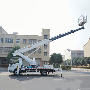 Camion élévateur télescopique à 4 sections de 24 m sur châssis Isuzu avec stabilisateurs hydrauliques pour l'entretien des jardins - Product Image 6