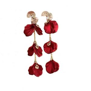 ต่างหูระย้าทรงกลีบดอกไม้สีแดงสไตล์เรโทรคลาสสิก ประดับเพชรซิร์คอน ดีไซน์หรูหราเบาๆ ขายดีช่วงซัมเมอร์ - Product Image 6
