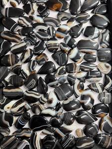 Fournisseur direct d'usine, pierre précieuse d'agate noire à bandes, cabochon naturel pour la fabrication de bijoux, disponible au prix direct d'usine - Product Image 4