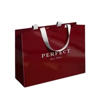 Sac cadeau en papier de luxe personnalisé, papier couché mat, emballage pour vêtements et cosmétiques de boutique, logo personnalisé OEM, échantillon gratuit