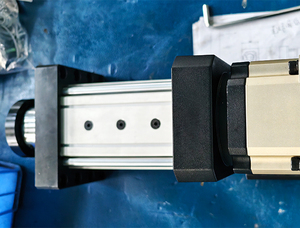Actuador Lineal de Alta Potencia S5, Empuje de 60KN, Velocidad de 250-666mm/s, Carrera Larga de 50-2000mm, Cilindro de Alta Resistencia IP66 - Product Image 4