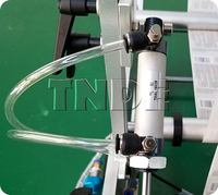 Máquina de impresión y pegado de etiquetas de latas de botellas redondas Manual para pequeñas empresas Máquina de etiquetado de botellas semiautomática