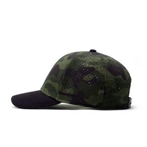 Gorra de rendimiento con corte láser, personalizada, camuflaje verde oliva, con perforaciones láser - Product Image 3