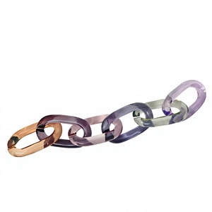 Elegante Adorno Decorativo de Pared con Eslabones de Cadena de Acrílico Transparente, Hecho de Resina, para Decoración Moderna y Contemporánea del Hogar - Product Image 2