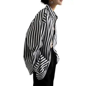 महिलाओं फीका काले/सफेद हल्के हवादार कपास कमीज़ बनाने का कपड़ा बड़े फिट बताया कॉलर बटन सामने धारी ऑक्सफोर्ड शर्ट