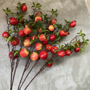 Ramas de Granada Artificiales Queyiyi de 84 cm, Rojas y Verdes, Fruta Decorativa para el Hogar, Accesorios de Fotografía - Product Image 1