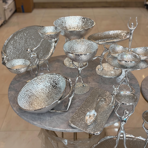 จานใส่ถั่วลายดอกไม้ทำจากโลหะสีเงินและสีทองชามใส่อาหารสำหรับคุกกี้และเค้กและชามใส่ผลไม้ถาดเสิร์ฟถาดวางชามแบบตั้ง - Product Image 1