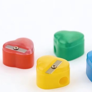 Sacapuntas de Corazón para Niños Escolares, de Plástico, Compacto, Pequeño, Económico, de Buena Calidad y Duradero, con Color y Logotipo Personalizados - Product Image 1