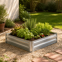 Bac à plantes surélevé carré en métal galvanisé à chaud, résistant aux intempéries, populaire pour la culture d'herbes et de légumes en extérieur sur patio.