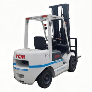 Chariot élévateur diesel TCM FD30 de 3 tonnes d'occasion avec déplaceur latéral hydraulique et pneus pleins pour les magasins de matériaux de construction et les ateliers de réparation de machines - Product Image 1