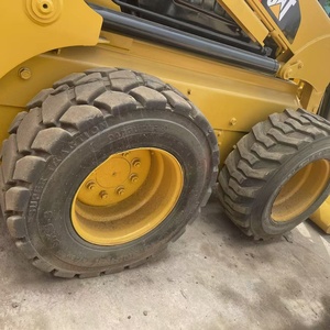 รถตักล้อยาง CAT 246C สีดำ พร้อมแขนไฮดรอลิกสำหรับงานก่อสร้างหนัก - Product Image 4