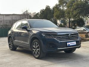 Volkswagen <span class=keywords><strong>Touareg</strong></span> <span class=keywords><strong>2021</strong></span> d'occasion, <span class=keywords><strong>SUV</strong></span> de luxe de taille moyenne, 3.0TSI R-Line Classic Sport Package, 4MOTION AWD, 8AT, moteur V6 puissant - Product Image 3