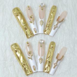 Vente en gros d'ongles artificiels en acrylique faits à la main, faux ongles carrés à couverture complète, style français doré, design avec strass, personnalisable. - Product Image 2