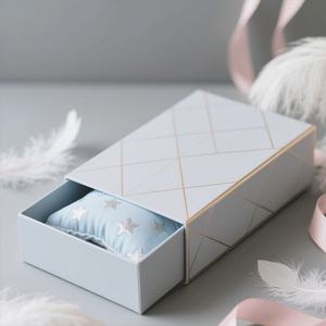 Boîte d'emballage personnalisée en carton rigide biodégradable et écologique pour oreiller de bébé, avec gaufrage et pelliculage mat - Product Image 5