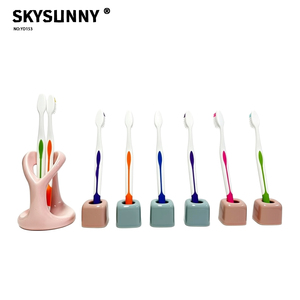 <span class=keywords><strong>Brosse</strong></span> <span class=keywords><strong>à</strong></span> dents souple avec manche ergonomique antidérapant en silicone <span class=keywords><strong>à</strong></span> triple connexion en forme de croissant pour un nettoyage buccal complet quotidien - Product Image 4