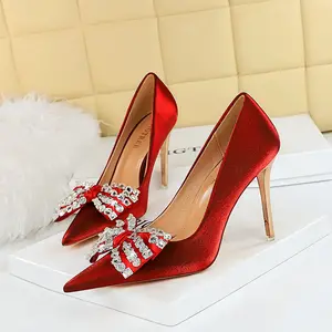 女性尖头高跟鞋女士细高跟鞋新款珍珠浅泵鞋红色新娘婚鞋