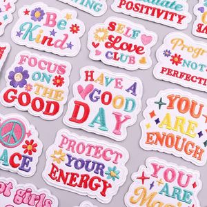 Patch brodé 3D personnalisé de qualité supérieure, motif tendance, à thermocoller pour vêtements - Product Image 2