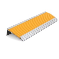 Protection de bordure d'escalier en alliage d'aluminium avec insert en PVC antidérapant pour les marches des halls d'hôtel