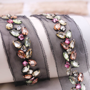 Vendita Calda: Elegante Passamaneria in Organza con Cristalli Acrilici e Strass, Larghezza 4cm, Fatta a Mano per Abbigliamento - Product Image 2