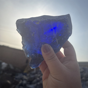 La pierre de verre la plus vendue de 5 à 8cm est utilisée pour construire du verre cassé irrégulier dans les murs en gabions - Product Image 6