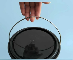 Lata de Pintura de Plástico de 1 Galón (Negra) con Tapa y Asa - Sellado Hermético de Triple Bloqueo - Product Image 2