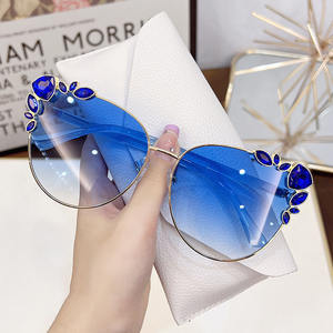 Échantillons NatuweCo lunettes de soleil polarisées pour femmes diamant brillant strass à l'intérieur lunettes cadre yeux de chat Design extérieur - Product Image 2