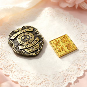 Étiquette de parfum personnalisée en alliage de zinc doré, autocollant métallique avec logo en relief, écologique, lavable, pour la décoration de flacons de luxe - Product Image 3