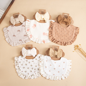 Juego de 2 piezas: Baberos y diademas de algodón con estampado floral para recién nacidos, con borde con volantes y cierre de botón, toalla para la saliva - Product Image 4