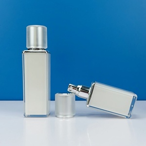 High Quality Black White Lotion <b>Pump</b> Cosmetic <b>Bottles</b> and Jars with Gold Cap Lip - Product Image 4