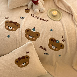 Literie d'hiver en <span class=keywords><strong>laine</strong></span> d'agneau à deux faces cartoon mignon ensemble de trois pièces <span class=keywords><strong>couverture</strong></span> en peluche avec motif teddy - Product Image 3