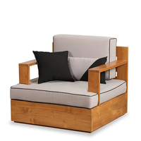 Outdoor-Gartenmöbel-Set mit Holzrahmen Weiße Kissen 3-Sitzer-Sofa Zwei Sessel und Couchtisch für den Garten