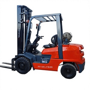 Montacargas Toyota de Gasolina LP Usado, de Combustible Dual, Toyota de 3 Toneladas con Mástil de Tres Etapas de 4.5M - Product Image 1