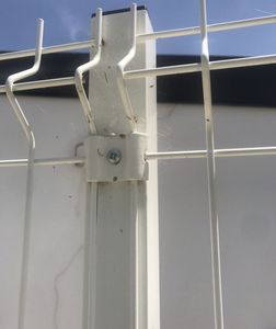 Panneaux de clôture de sécurité incurvés 3D de qualité supérieure - Clôture en treillis métallique triangulaire de haute qualité avec poteau <span class=keywords><strong>rectangulaire</strong></span> pour plus de stabilité - Product Image 2