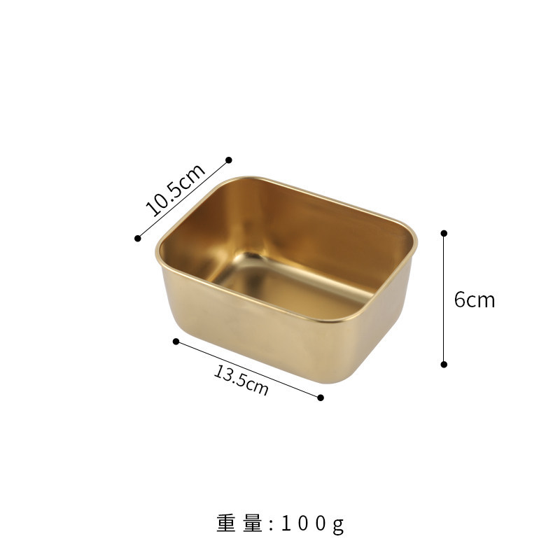 Petite assiette de préparation dorée