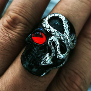 Anillo de Calavera y Serpiente para Hombre, Acero Inoxidable, Plateado, con Bisel de Ojo Rojo, Joyería Punk, Regalo 27032 - Product Image 4