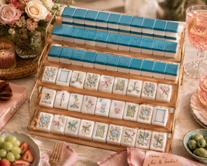 Set di Mahjong Americano Blu e Bianco con Tessere in Acrilico Premium, Ideale per Riunioni Familiari e Serate di Gioco in Viaggio - Product Image 2