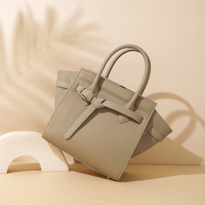 Sac fourre-tout en cuir véritable de première qualité en peau de vache, design ailé, grande capacité, couleur unie, en cuir texturé, à porter à la main - Product Image 2