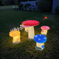 TOPREX Décoration LED créative pour cour extérieure Décoration champignon de dessin animé Ornements de jardin Statue Tabouret Ensemble de table