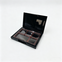 Palette de maquillage vide à 10 grilles avec couvercle transparent et base rose pour fard à paupières personnalisé et cosmétique