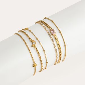 Pulsera de cadena de tres capas en tono dorado para mujer con dije de luna y estrella e incrustaciones de circonita, ideal para regalo. - Product Image 1