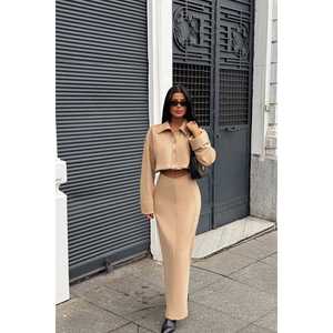 Traje Formal Beige con Botones al Frente - Product Image 3