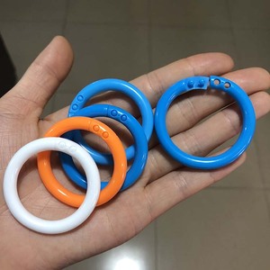 Bé Phụ Kiện Đồ Chơi Thân Thiện Với Môi <span class=keywords><strong>PE</strong></span> Màu Snap Nhựa Nhẫn Nhựa Cuốn Sách Chất Kết Dính Vòng <span class=keywords><strong>Ring</strong></span> Con Dấu Nhựa - Product Image 4