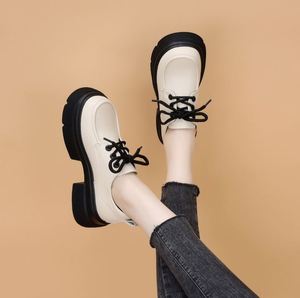 Meilleures ventes : Mocassins à semelle épaisse en PVC/PU pour femmes |   Chaussures de marche imperméables à lacets 2026 style britannique marron amincissantes - Product Image 2