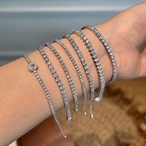 สร้อยข้อมือเทนนิสเงินแท้ S925 ประดับเพชรคิวบิกเซอร์โคเนีย ดีไซน์โดดเด่น สวยหรู เหมาะสำหรับผู้หญิง - Product Image 1