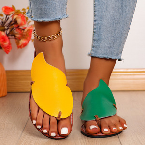 Nuevo diseñador de moda personalizado moda mujer Sandalias precio bajo colores hojas lindo China Europa estilo PU verano zapatillas - Product Image 1