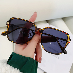 Nuevas Gafas de Sol para Mujer, Montura Completa, Lentes de PC con Protección UV400, Gafas de Sol Modernas Tipo 3, Origen Taizhou - Product Image 2