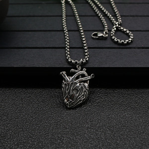 Yunnique Collar con colgante de corazón de acero y titanio unisex, cadena vintage, joyería de regalo - Product Image 4