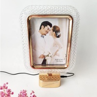 Cadre photo LED en plastique de nouvelle conception, scène, charge USB, cadre photo LED multifonction en plastique