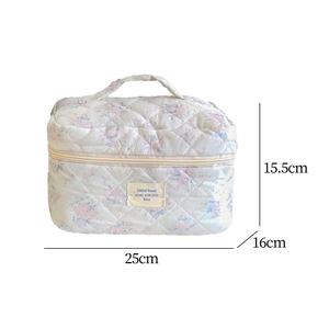 Cosmético de viaje acolchado duradero ecológico para neceser bolsa de maquillaje Floral hecho de poliéster resistente al agua portátil para - Product Image 5