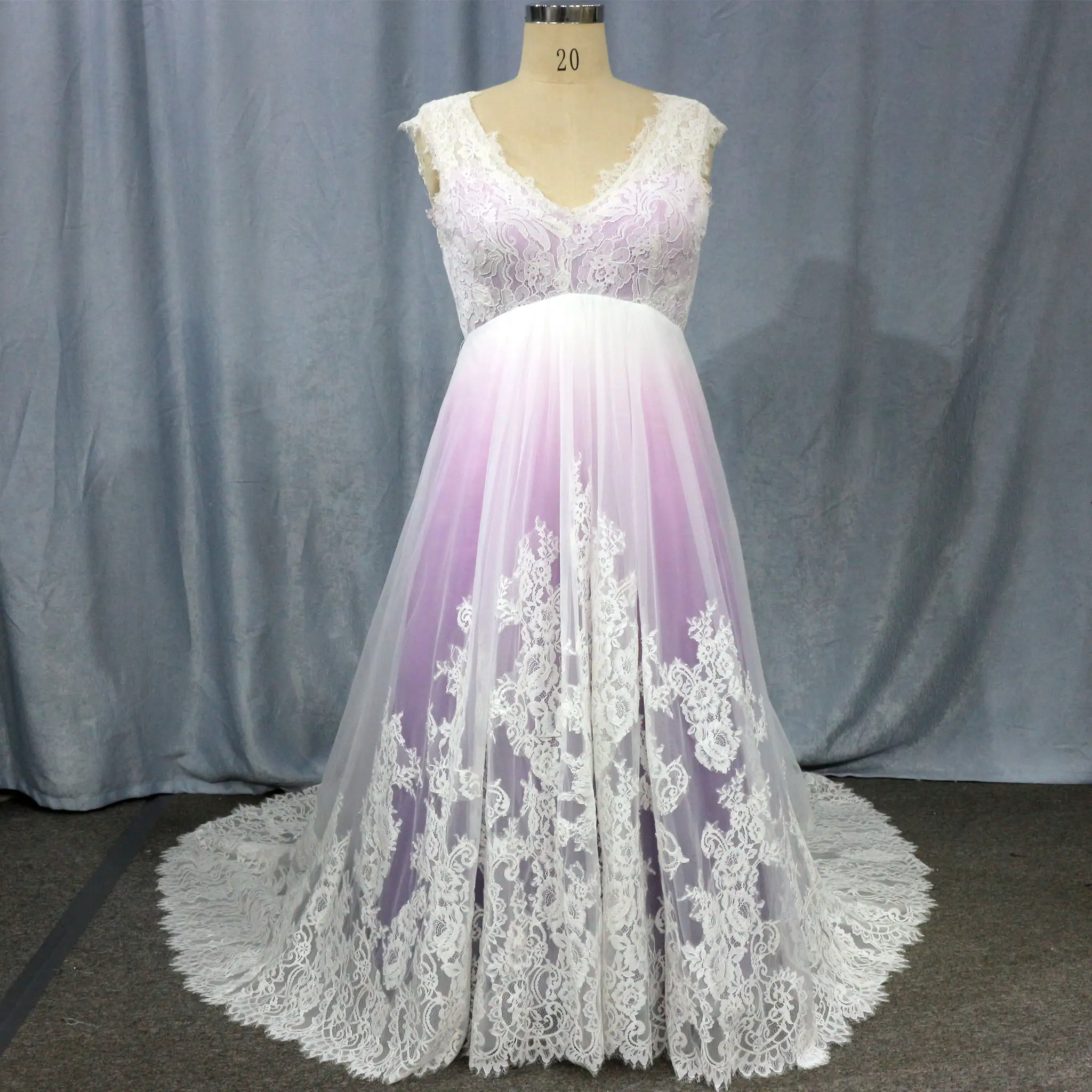 Robes de mariée en dentelle blanche et violette, épaules dénudées, col en v, sur mesure, grande taille